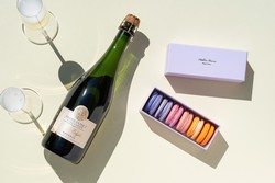 Bubbles & Macarons Package